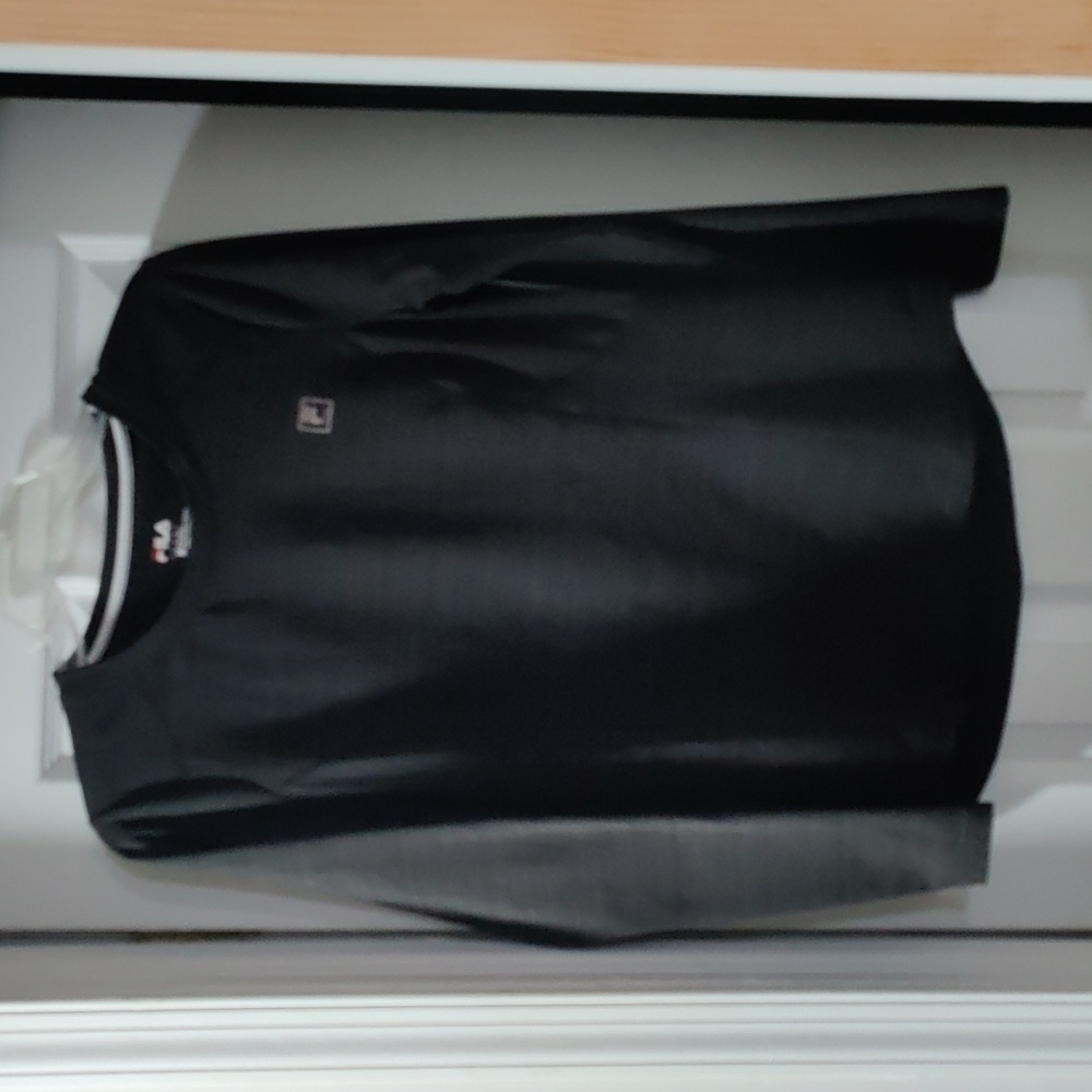 NWOT- Fila sport black long sleeve shirt with fleece lining. Size Medium.